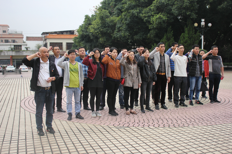 緬懷革命先烈 弘揚(yáng)烈士精神—2019明邦化工黨支部清明掃墓宣誓活動