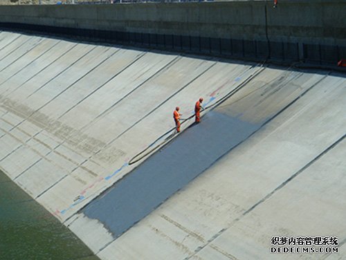 噴涂聚脲設(shè)備為堤壩防水施工