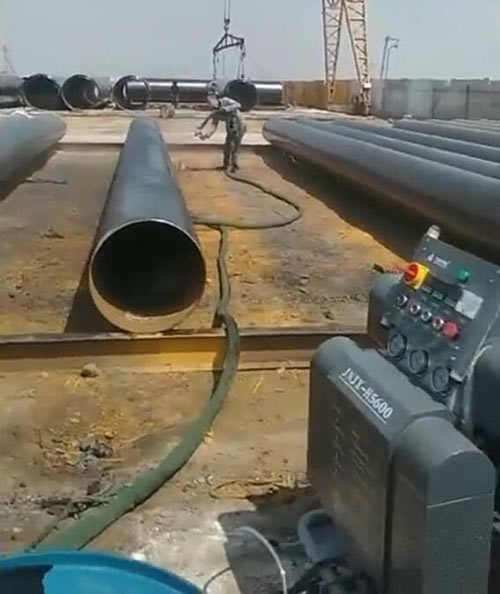 現(xiàn)場管道防腐用什么機(jī)械 管道內(nèi)壁防腐補(bǔ)口噴涂機(jī)器(圖1) H5600管道內(nèi)壁防腐補(bǔ)口噴涂機(jī)器