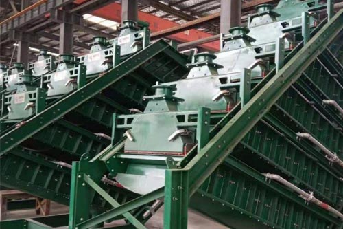 礦山設(shè)備耐磨聚脲涂料噴涂施工