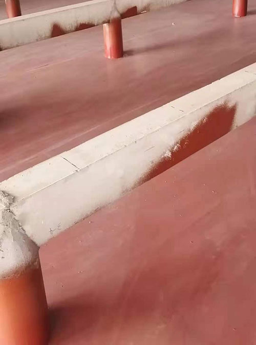 豬舍地坪噴涂聚脲材料防水耐磨噴涂機(圖2) 豬舍地坪噴涂聚脲材料防水耐磨噴涂案例